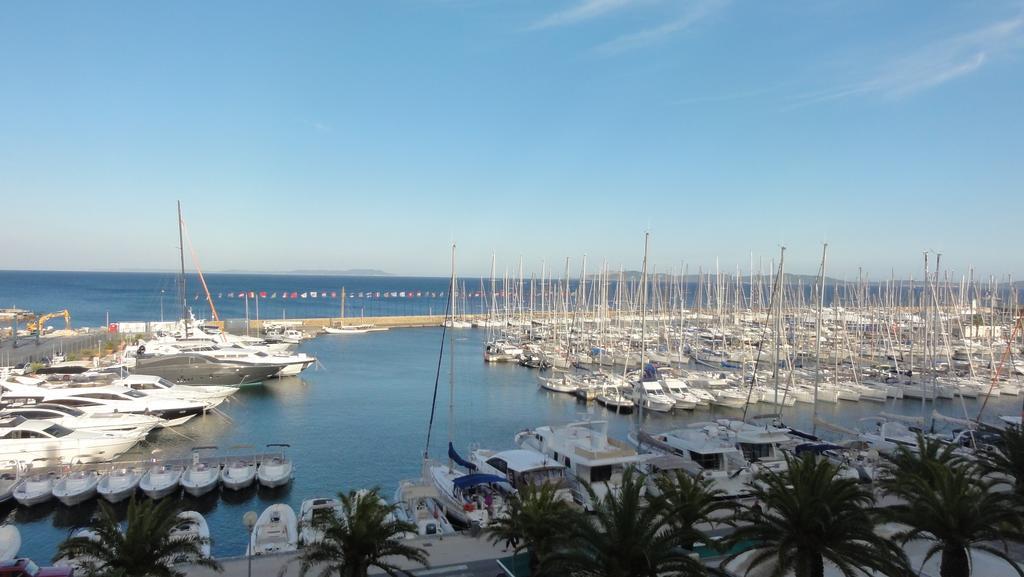 Cajun Apartment Hyeres Bagian luar foto